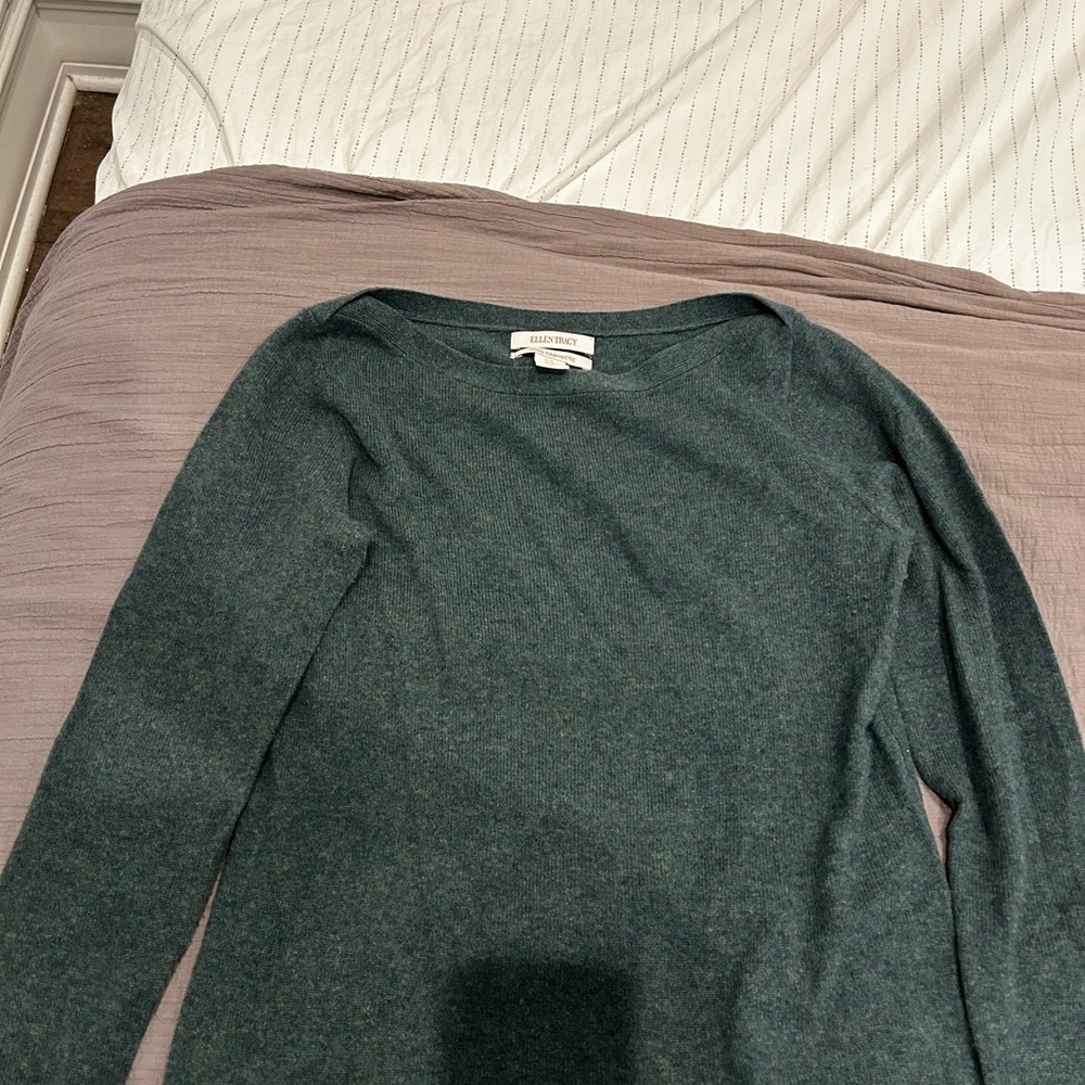 Ellen Tracy 100% Cashmere Crew Neck Sweater